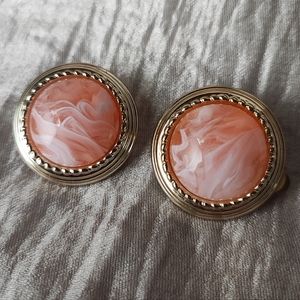 Light Weight Vintage Peach Swirl Gold Tone Clip Earrings EUC